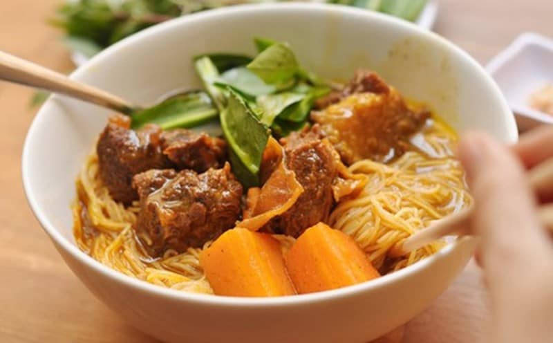 Thưởng thức món ăn hủ tiếu cà ri độc đáo ở Vĩnh Châu